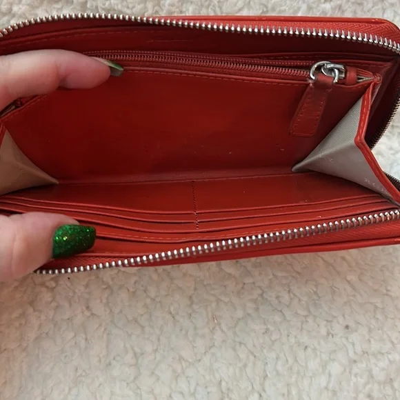 Burberry Long Zippered Checkered Wallet with Patent Leather - Picture 12 of 13